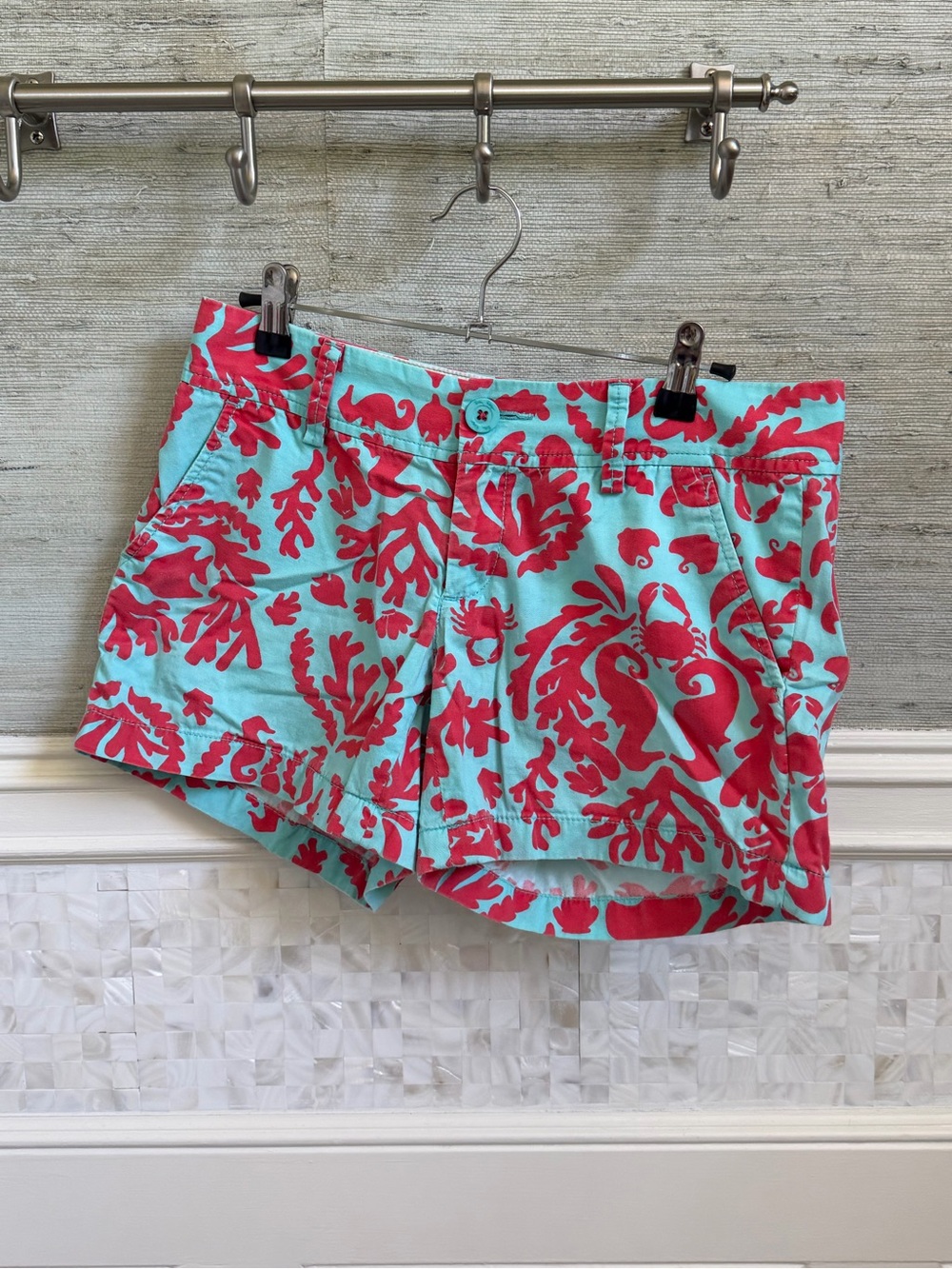 2 XS Lilly Pulitzer Callahan shorts shorly blue & red don’t be shellfish Print